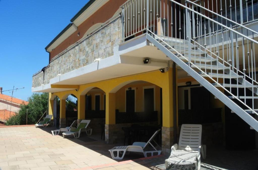 Gli Appartamenti Sul Mare Valledoria  Exterior foto